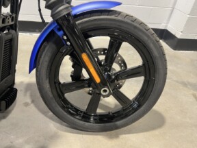 2026 Harley-Davidson® Street Bob® Aurora Blue Denim Chrome Cast Wheels FXBB thumb 2