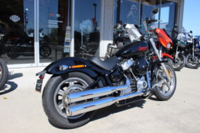2023 Harley-Davidson® Softail® Standard Vivid Black thumb 0