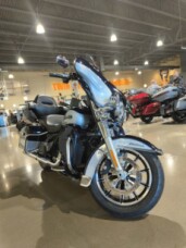 2019 Harley-Davidson® Electra Glide® Ultra Classic® Midnight Blue/Barracuda Silver thumb 3