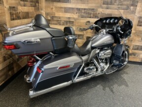 2017 Harley-Davidson® Ultra Limited Low Two-Tone Charcoal Denim/Black Denim  FLHTKL thumb 2