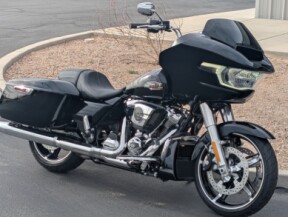 2025 Harley-Davidson® Road Glide® thumb 2