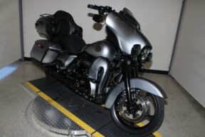 2019 Harley-Davidson CVO Limited FLHTKSE thumb 2