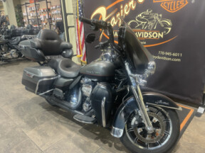 2019 Harley-Davidson® Ultra Limited Industrial Gray Denim/Black Denim thumb 3