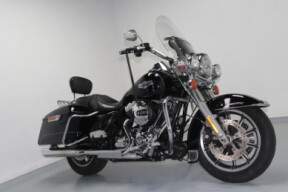 2016 Harley-Davidson® Road King® Classic Vivid Black thumb 2