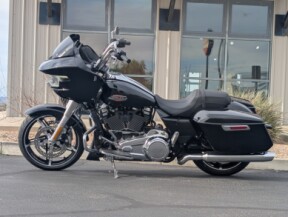2025 Harley-Davidson® Road Glide® thumb 3