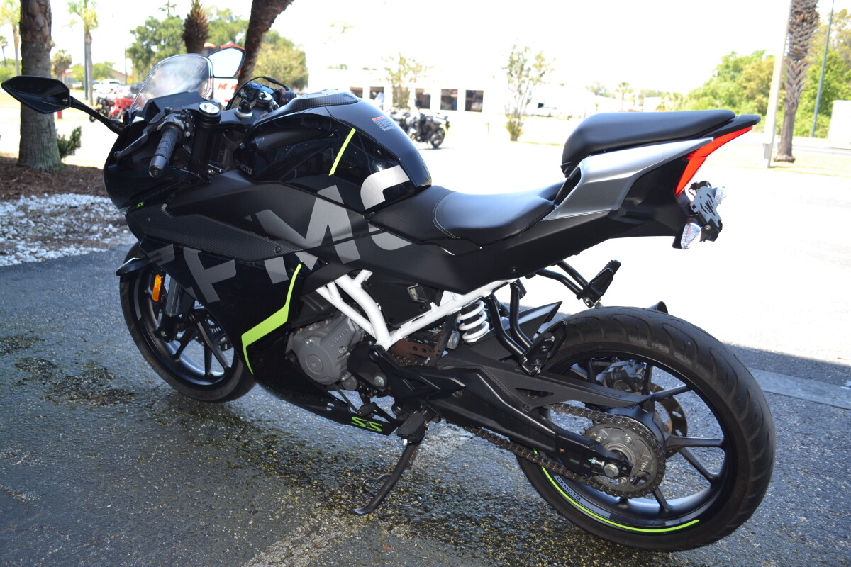 2022 CFMOTO 300 SS Nebula Black, photo 10