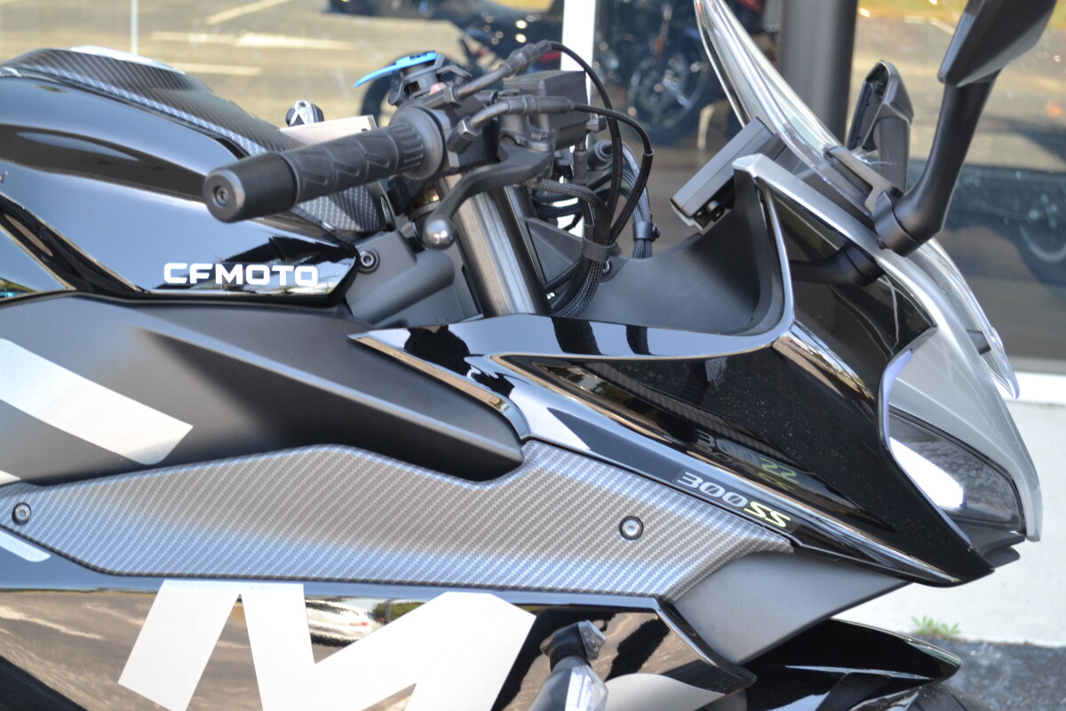 2022 CFMOTO 300 SS Nebula Black, photo 3