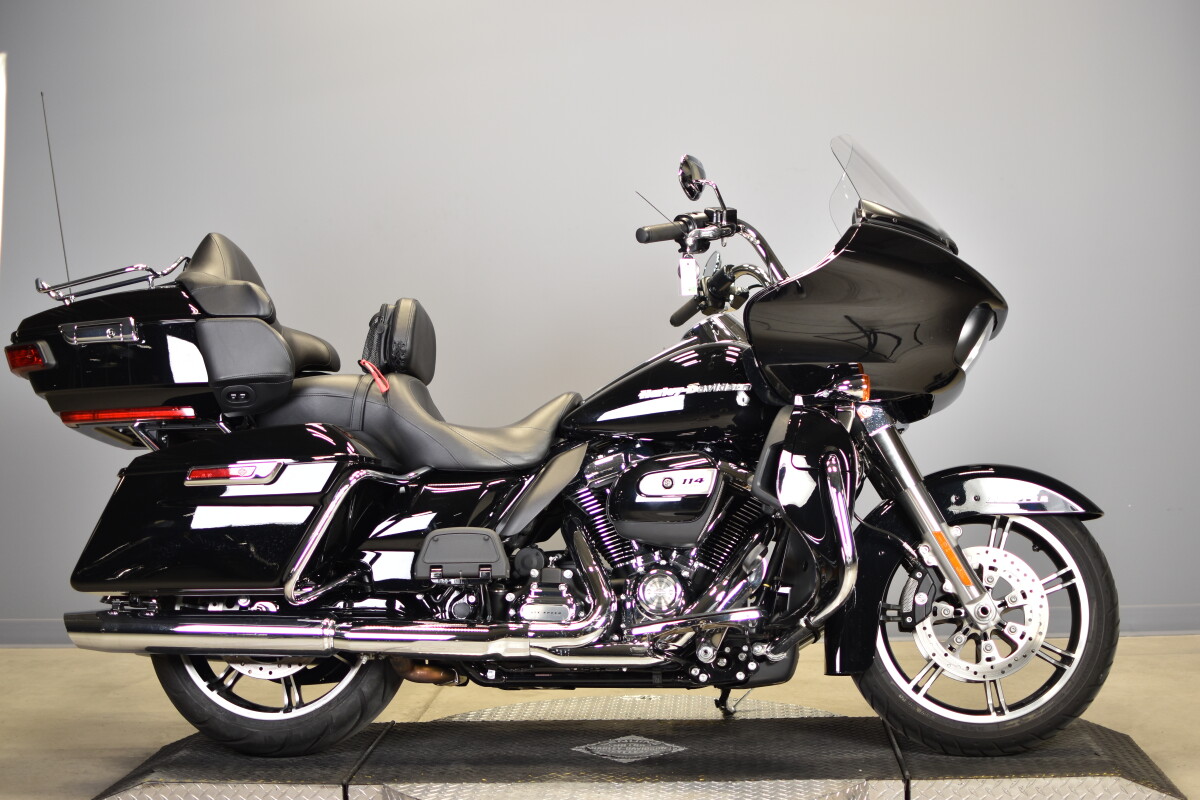 2021 Harley-Davidson® Road Glide® Limited Vivid Black | Avalanche