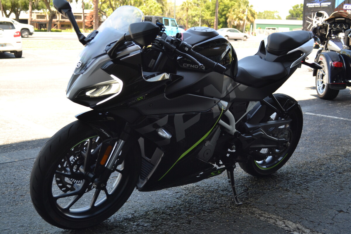 2022 CFMOTO 300 SS Nebula Black, photo 12