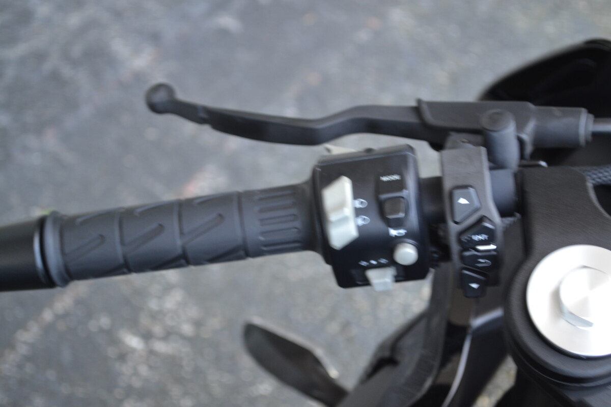 2022 CFMOTO 300 SS Nebula Black, photo 8