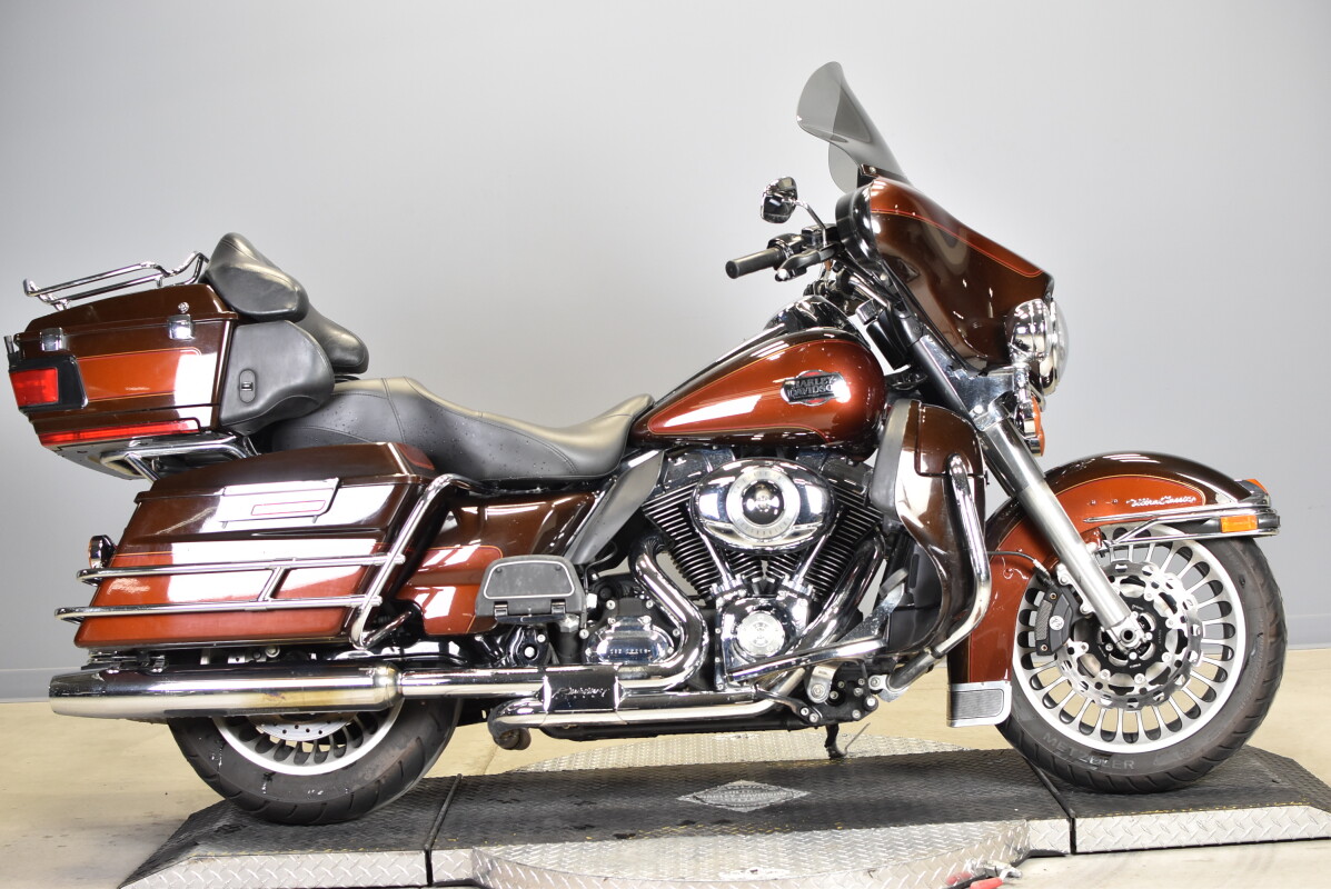 2011 Harley-Davidson® Electra Glide® Ultra Classic® Two-Tone Dark