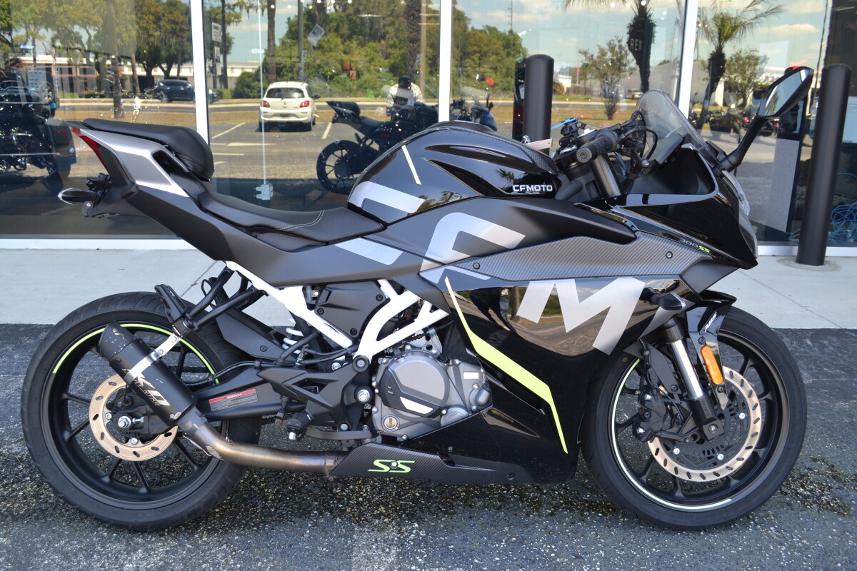2022 CFMOTO 300 SS Nebula Black