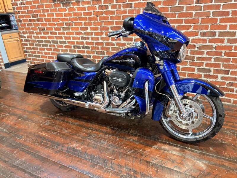 FLHXSE 2017 CVO™ Street Glide®