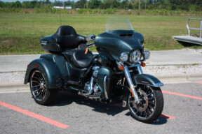 2025 Harley-Davidson® Tri Glide™ Ultra FLHTCUTG thumb 3