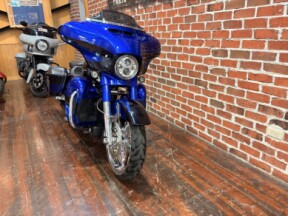 FLHXSE 2017 CVO™ Street Glide® thumb 2