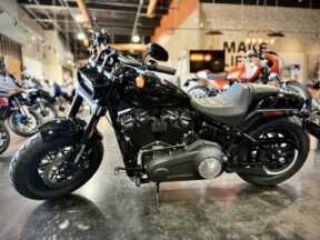 2020 Harley-Davidson® Fat Bob® 114 Vivid Black thumb 2