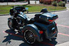2025 Harley-Davidson® Tri Glide™ Ultra FLHTCUTG thumb 0