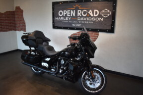 2026 Harley-Davidson® Street Glide Limited Vivid Black Black Trim thumb 3