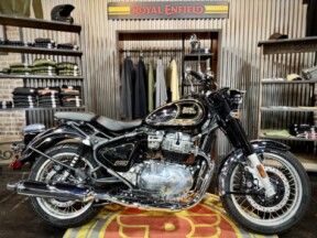 2026 Classic 650 Black Chrome thumb 3