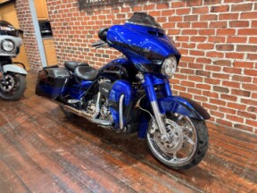 FLHXSE 2017 CVO™ Street Glide® thumb 3