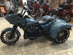 2024 Harley-Davidson® Road Glide® 3 Sharkskin Blue - Black Finish thumb 3
