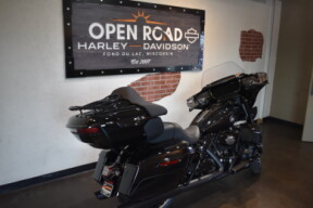 2026 Harley-Davidson® Street Glide Limited Vivid Black Black Trim thumb 2