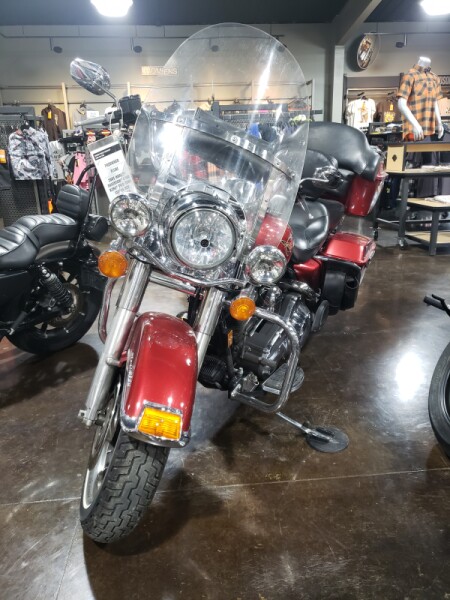 2005 Harley-Davidson® Road King® Two-Tone Sierra Red Pearl and Brilliant Silver Pearl