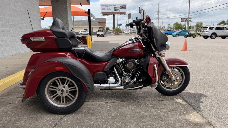 2021 Harley-Davidson® Tri Glide® Ultra Billiard Red
