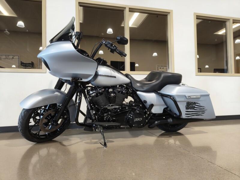 2020 Harley-Davidson® Road Glide® Special Barracuda Silver Denim
