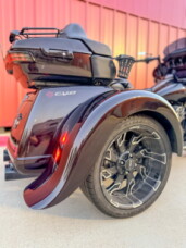 2021 Harley-Davidson® CVO™ Tri Glide®  thumb 1