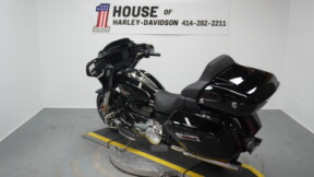 2026 Harley-Davidson® Street Glide® Vivid Black Chrome Trim thumb 1