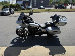 2024 Harley-Davidson® Road Glide® Atlas Silver Metallic - Black Finish thumb 1
