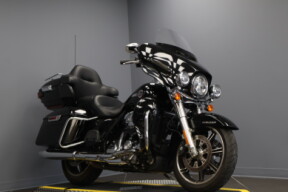 2023 Harley-Davidson® Ultra Limited FLHTK thumb 3