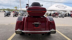 2021 Harley-Davidson® Tri Glide® Ultra Billiard Red thumb 2