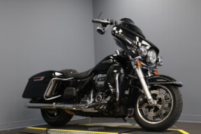 2019 Harley-Davidson® Electra Glide® Ultra Classic® FLHTCU thumb 3