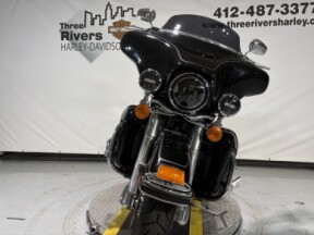 2010 Harley-Davidson® Electra Glide® Ultra Classic® Vivid Black thumb 1