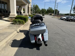 2024 Harley-Davidson® Road Glide® Atlas Silver Metallic - Black Finish thumb 2