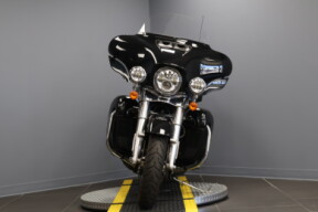 2023 Harley-Davidson® Ultra Limited FLHTK thumb 2