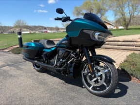 2026 Harley-Davidson® Road Glide® Teal Thunder / Vivid Black Black Trim thumb 3