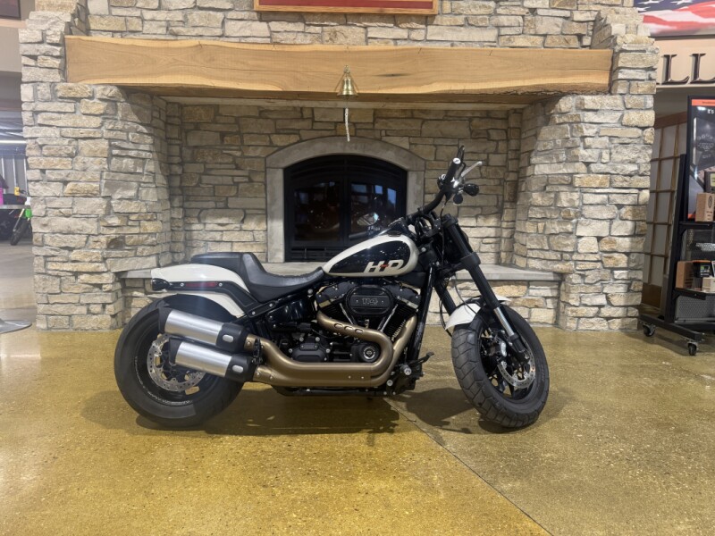 Harley-Davidson® Fat Bob® 114 2022 FXFBS WHITE SAND PRL