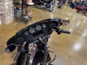 Harley-Davidson® Electra Glide® Standard 2022 FLHT BLK thumb 0