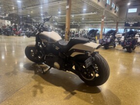 Harley-Davidson® Fat Bob® 114 2022 FXFBS WHITE SAND PRL thumb 0