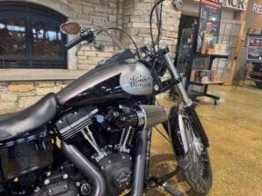 Harley-Davidson® Street Bob® 2016 FXDB BIL SLVR/V BLK W/PINSTRIPE thumb 2