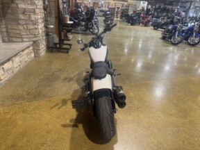 Harley-Davidson® Fat Bob® 114 2022 FXFBS WHITE SAND PRL thumb 2