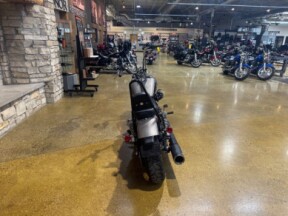 Harley-Davidson® Street Bob® 2016 FXDB BIL SLVR/V BLK W/PINSTRIPE thumb 0