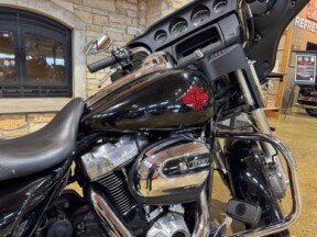 Harley-Davidson® Electra Glide® Standard 2022 FLHT BLK thumb 3