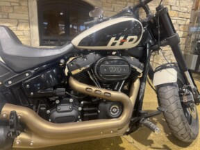 Harley-Davidson® Fat Bob® 114 2022 FXFBS WHITE SAND PRL thumb 3