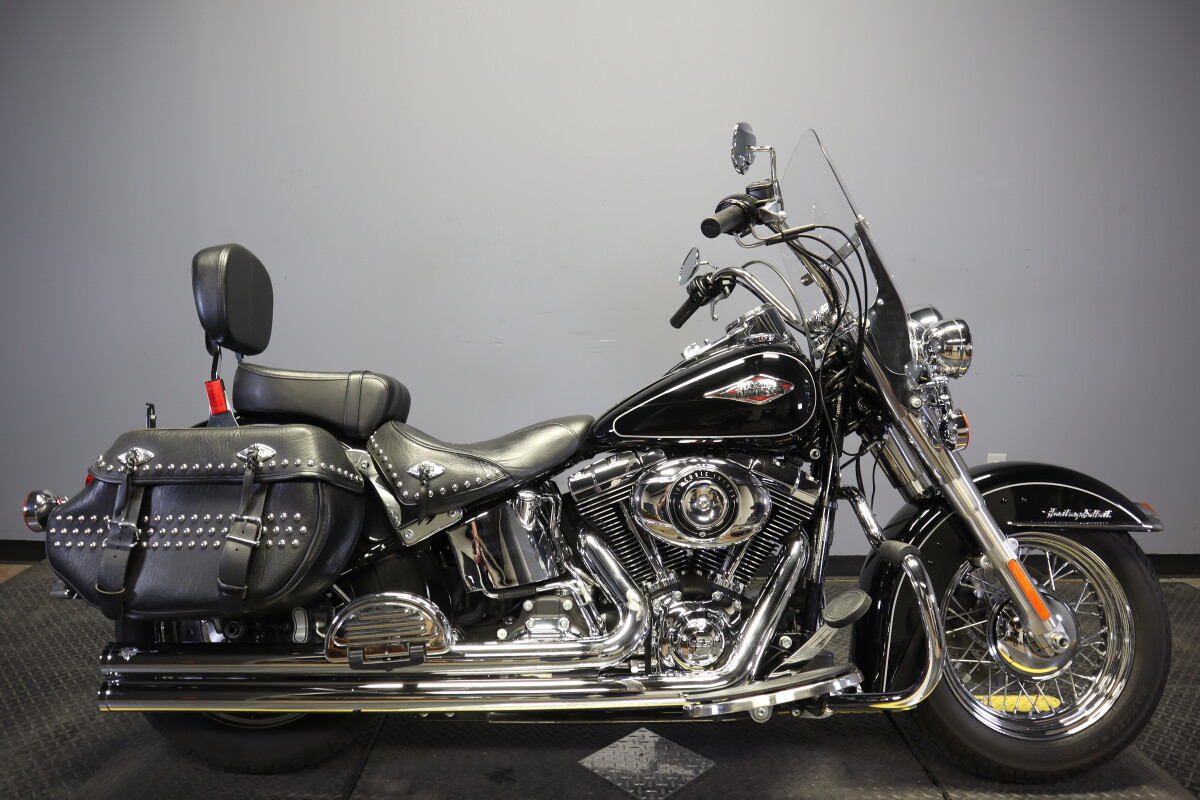 2013 Harley-Davidson® Heritage Softail® Classic Black | Summit