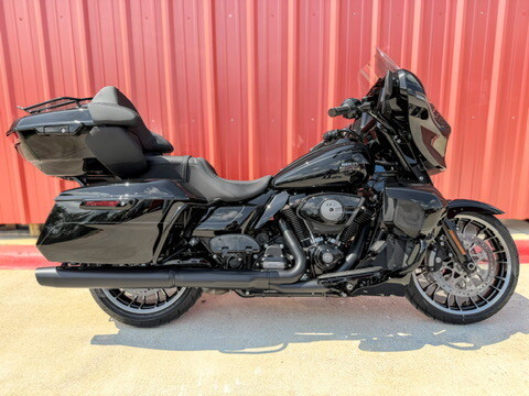 2026 Harley-Davidson® Street Glide Limited Vivid Black Black Trim