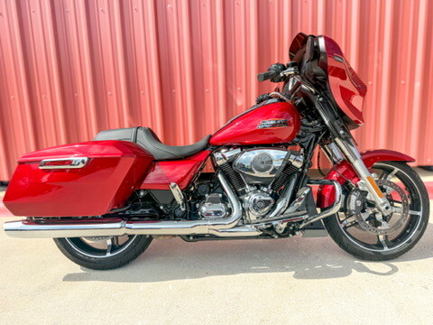 2025 Harley-Davidson<sup>®</sup> Street Glide® Brilliant Red